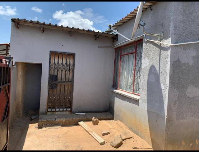11 BEDROOM HOUSE FOR SALE IN ENDULWENI